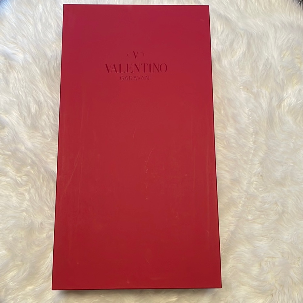 Red Valentino box